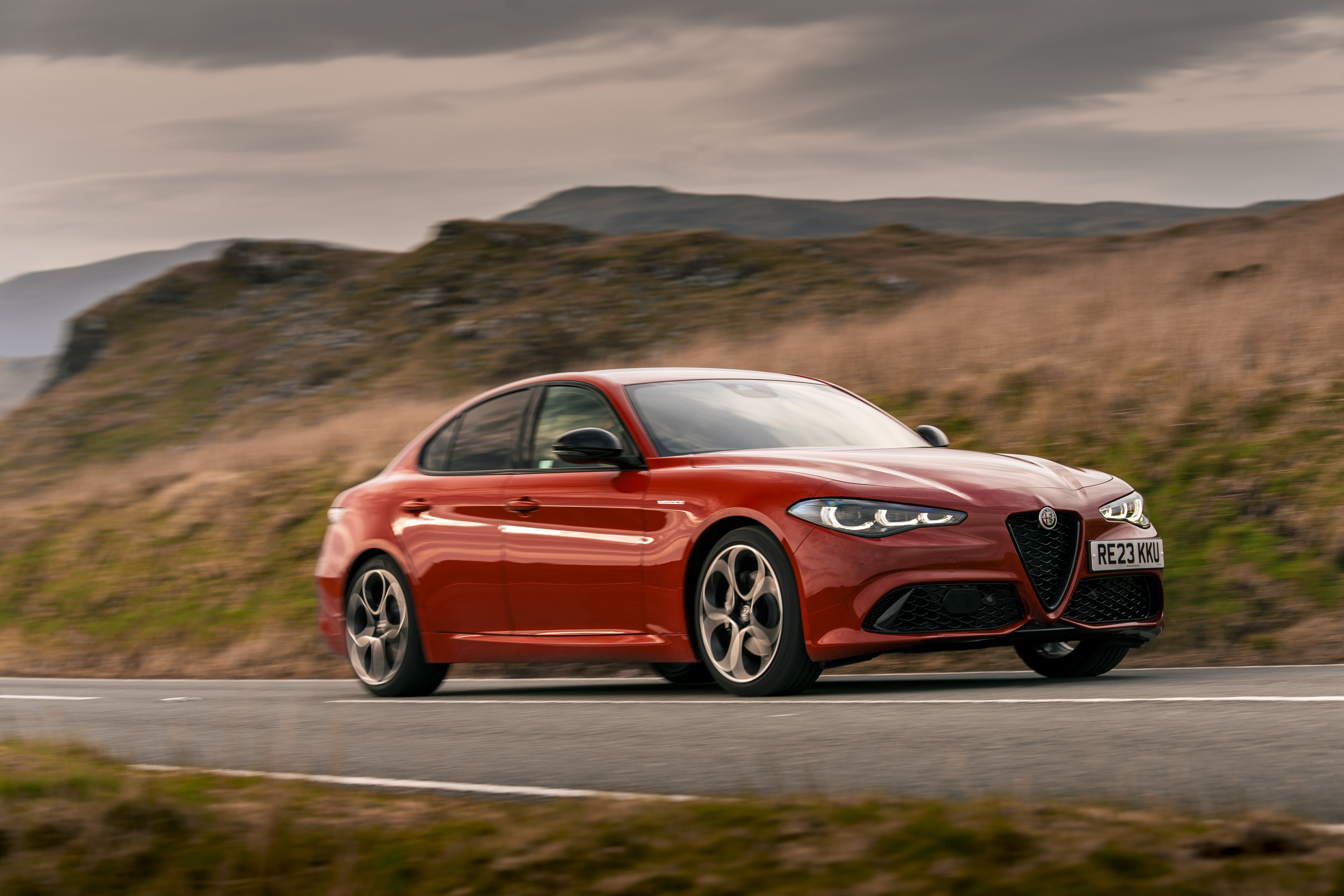 Alfa Romeo Giulia Review 2024 Performance Pricing Carwow